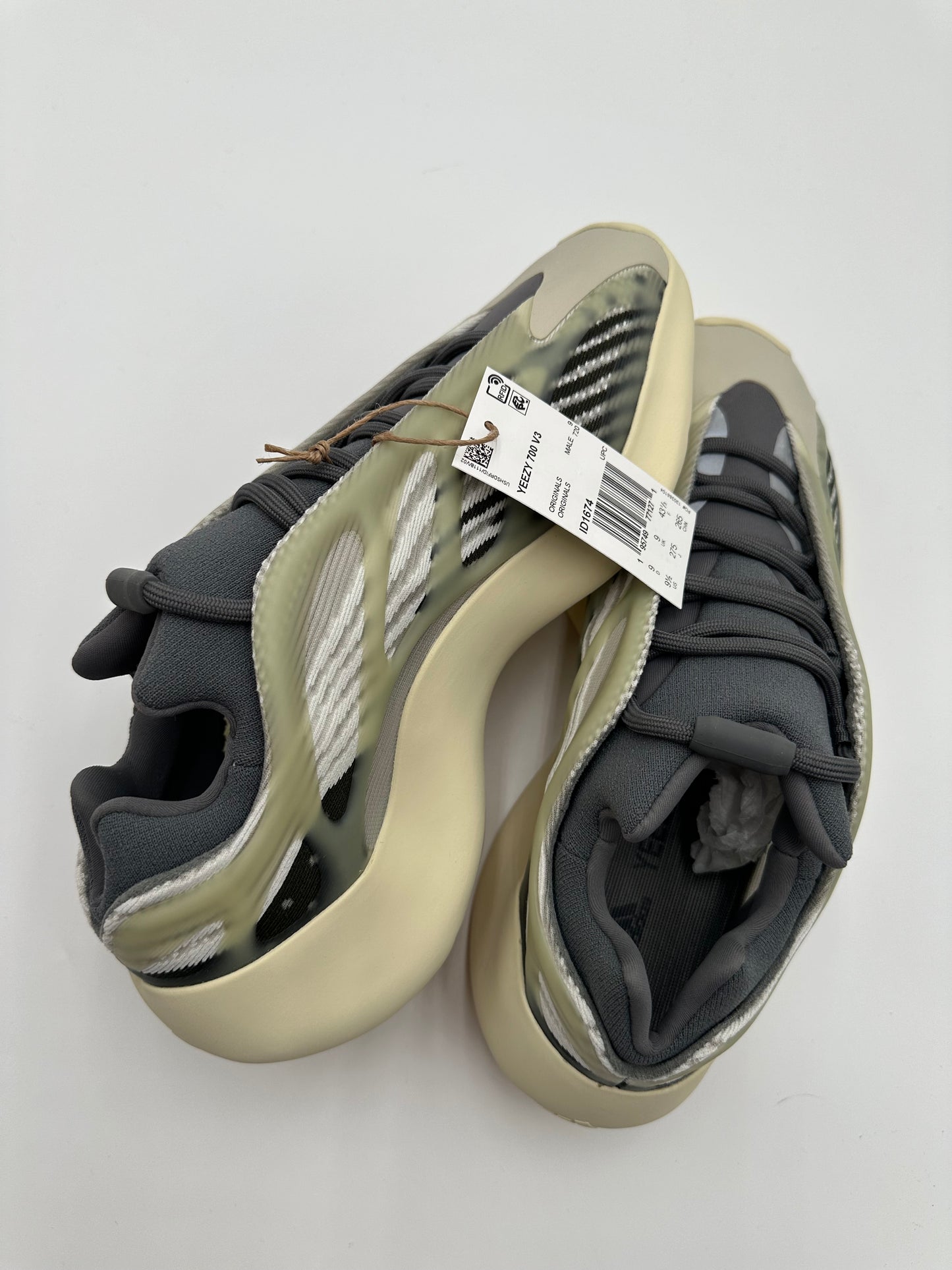 Yeezy 700 Fade Salt