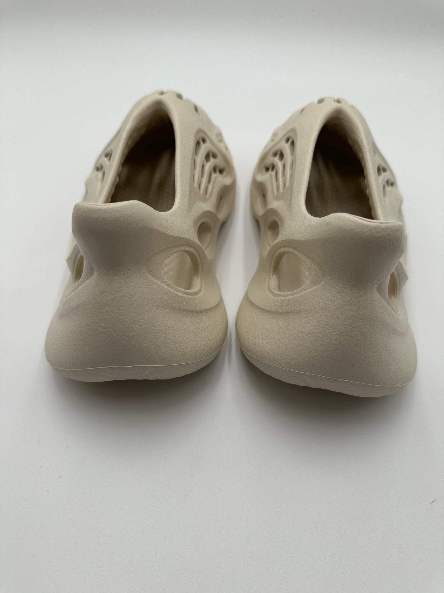 Yeezy Foamrunner Sand																		1