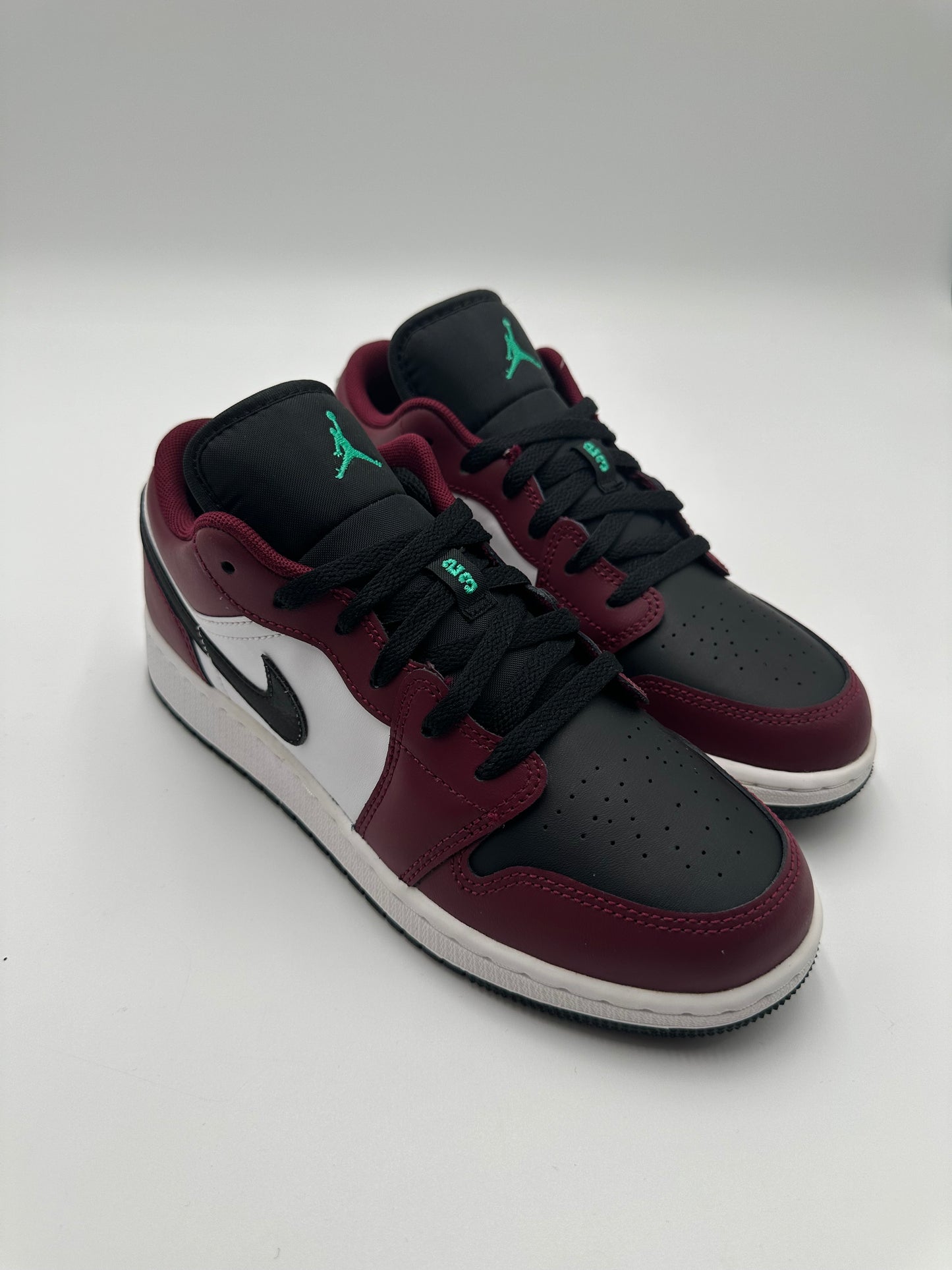 Jordan 1 Low Dark Beetroot