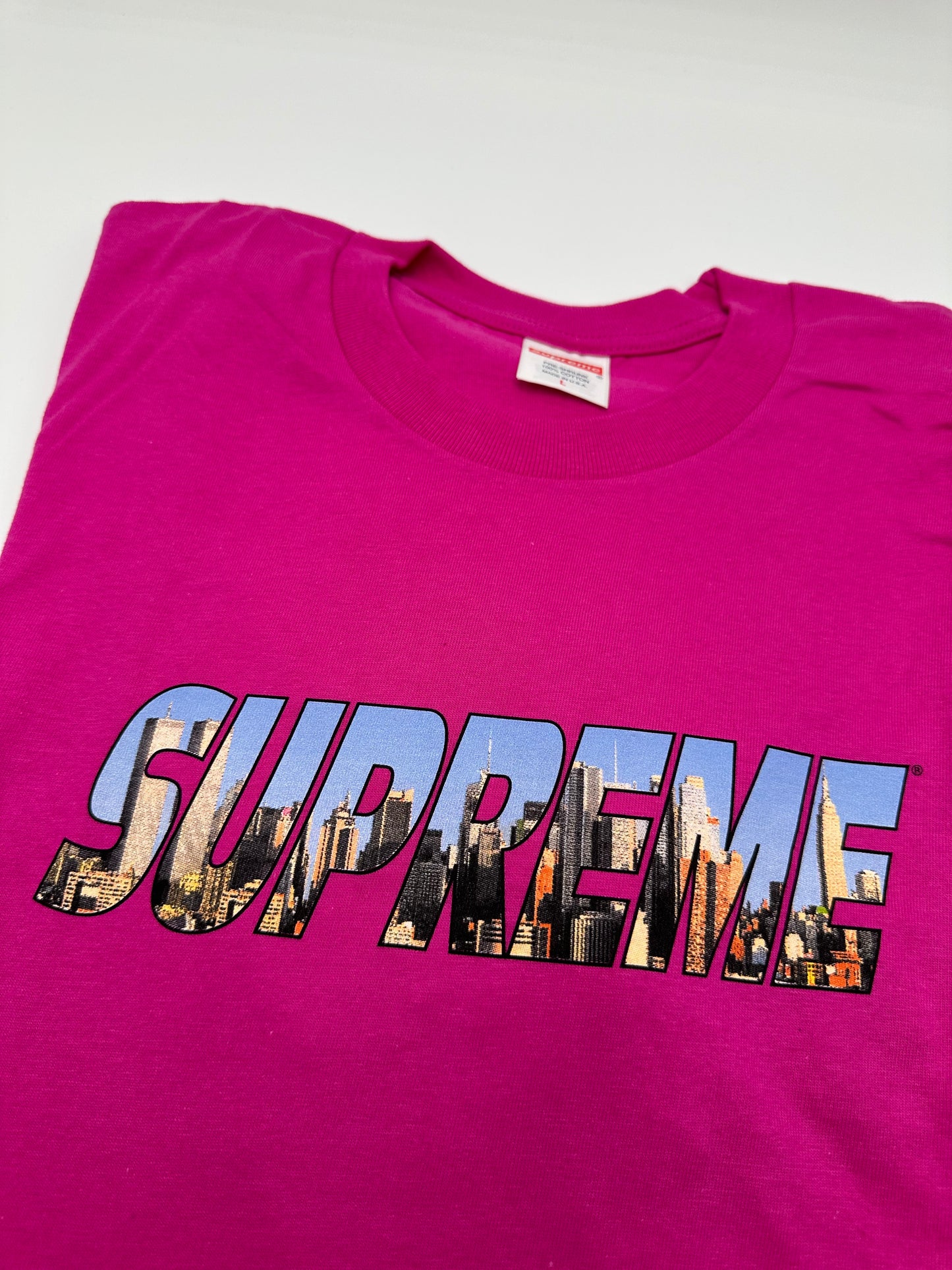 Supreme Gotham Tee Magenta