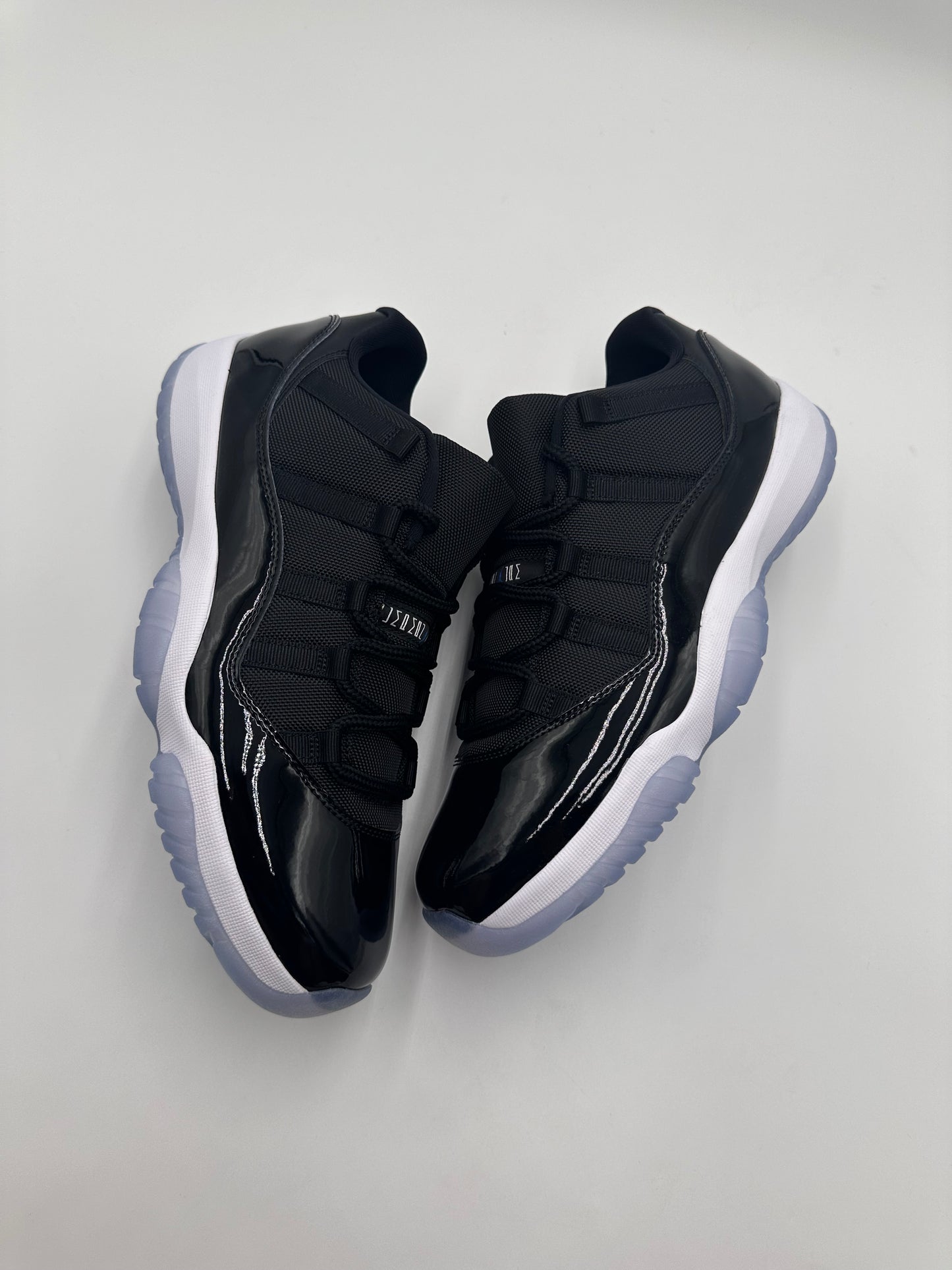 Jordan 11 Low Space Jam