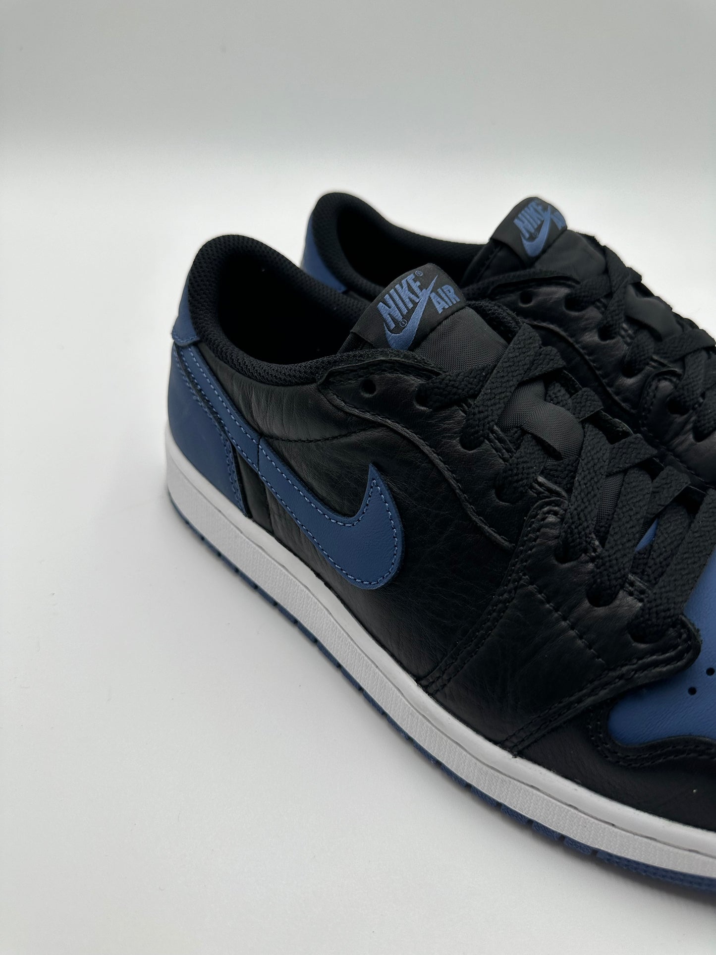 Jordan 1 Low Mystic Navy